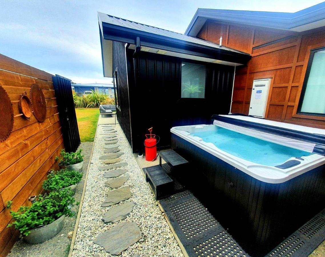 ワナカ Hawea Heaven: Superking Beds + Hot Tub + Mountainヴィラ エクステリア 写真