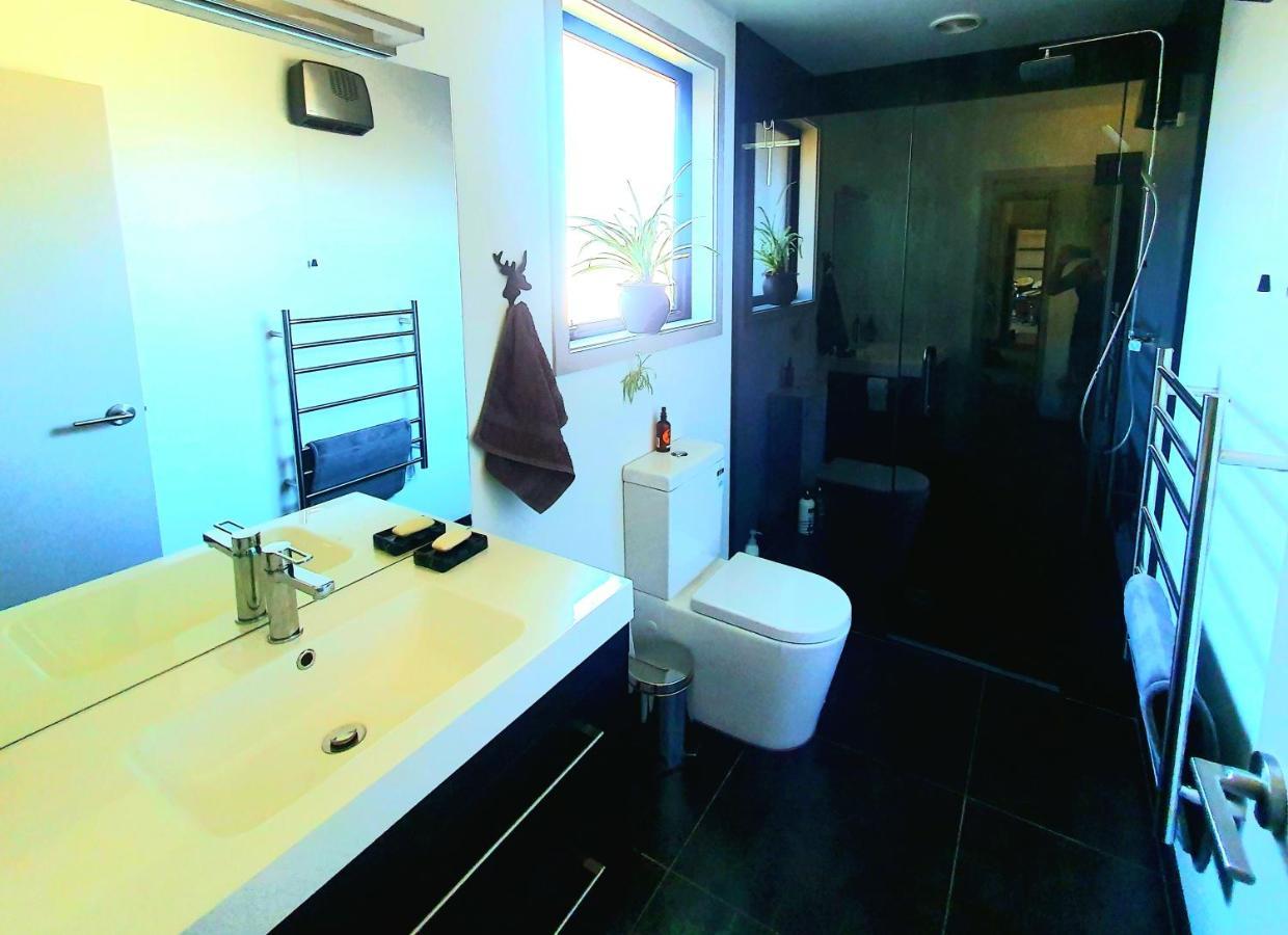 ワナカ Hawea Heaven: Superking Beds + Hot Tub + Mountainヴィラ エクステリア 写真